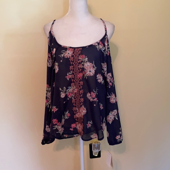 Rewind Tops - Rewind cold shoulder top